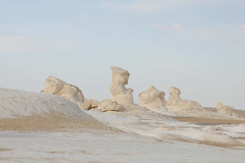 Admire the landscapes of Egypt's White Desert