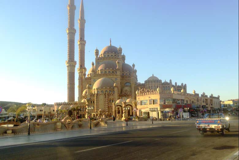 The impressive Al Mustafa mosque in Sharm El-Sheikh 